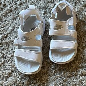 Nike kid sandals - size 5, white